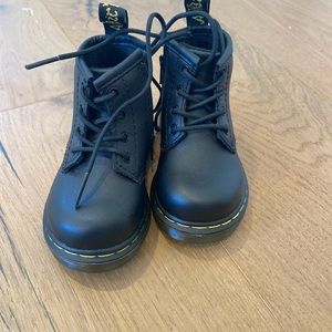 Dr. marten’s- INFANT 1460 SOFTY T LEATHER LACE UP BOOTS